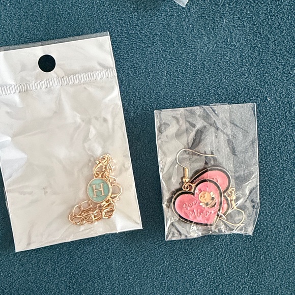 Over 50 pieces Assorted Gold and Silver Jewelry Set - Picture 5 of 5